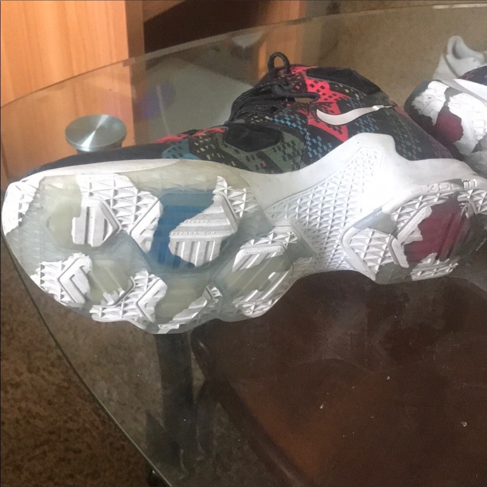 Lebron XIII Black History Month Nike’s size 11 EUC - Picture 3 of 4